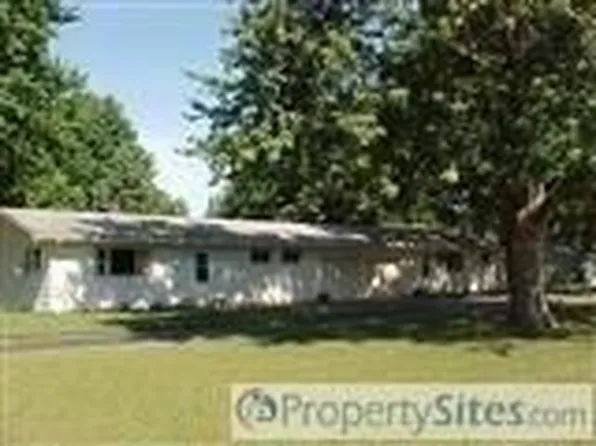 415 Clark St, Hartford, MI 49057