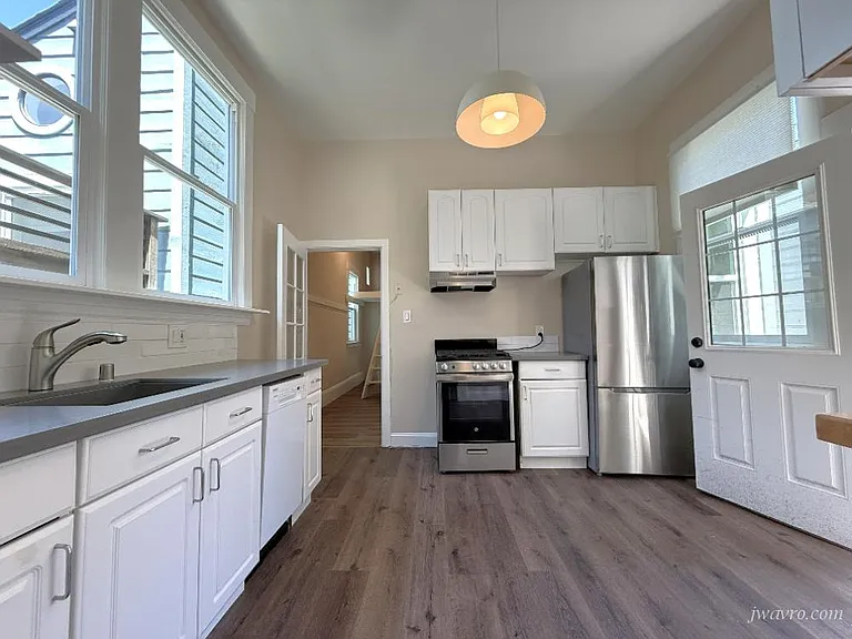 60 Mirabel Ave — Photo 8