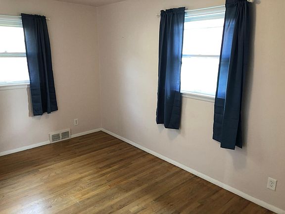5th image of 3922 N Elgin St