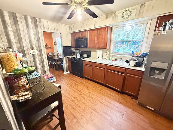 5th image of 301 W Reading Ave