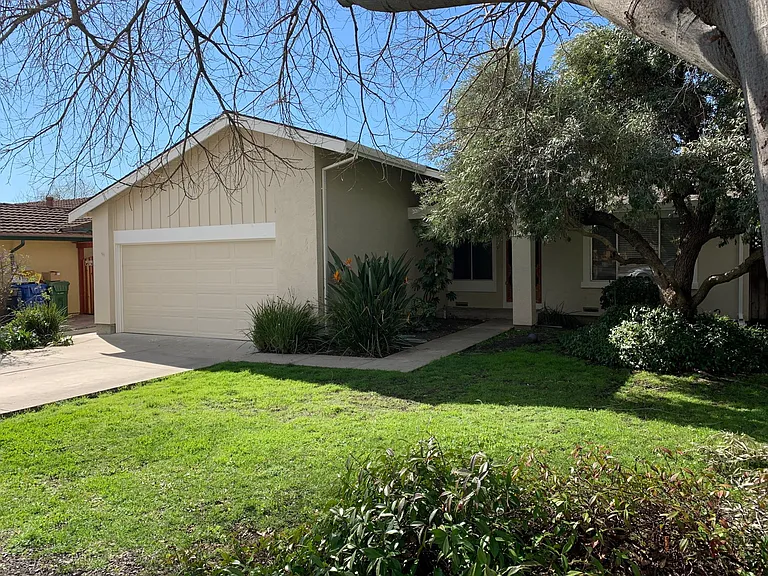 563 Simas Dr — Photo 1