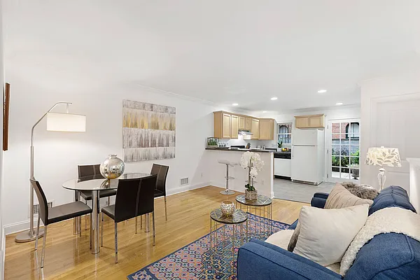 Sold by Nestseekers | media 4