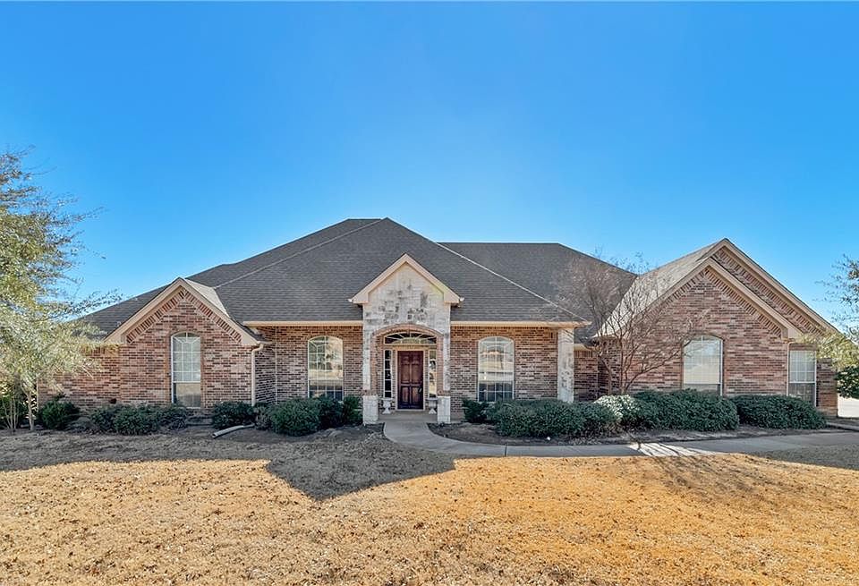 1st image of 925 Chalk Hill Ln