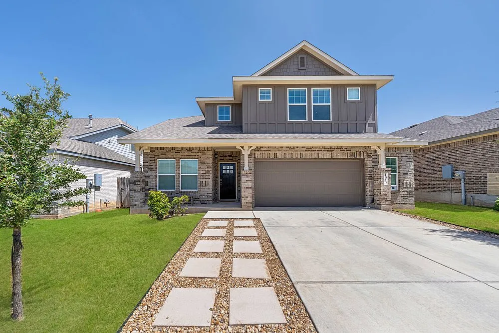 Spacious 4-Bed Oasis with Pool Access & Modern Upgrades in New Braunfels — Photo 1