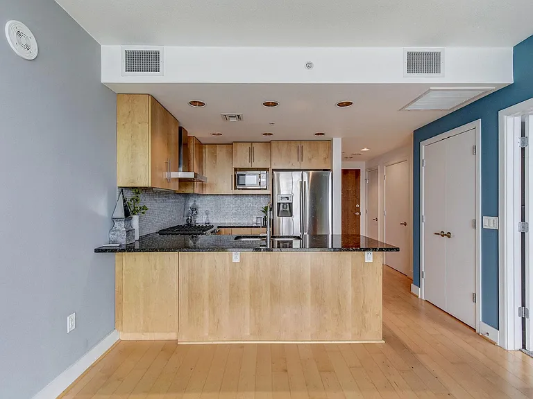 300 Bowie St — Photo 17