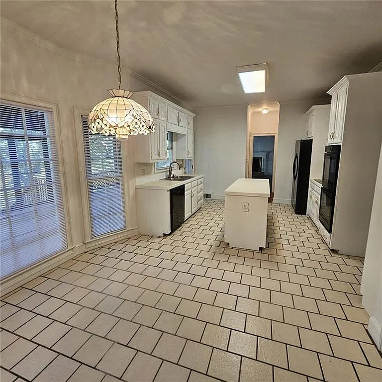 4 bed, 6.0 bath, 2906 sqft, $3,500 — Photo 3