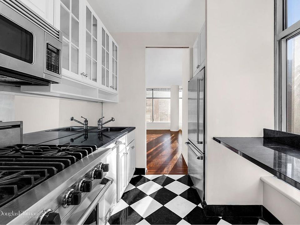 1st image of 250 E 54th St APT 14A