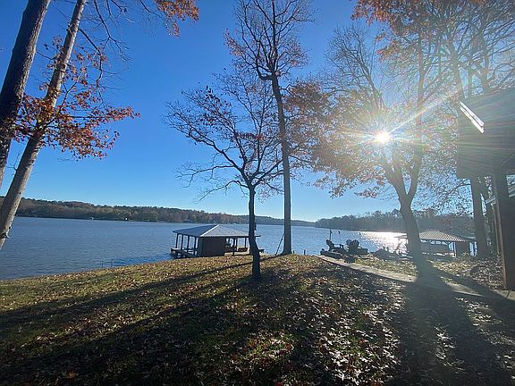 2nd image of 239 Lakeshore Dr