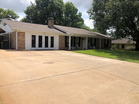 3rd image of 610 Chancellor Dr