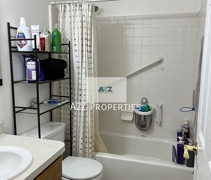 358 N Peach St — Photo 9