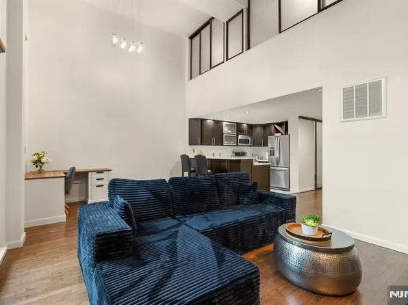 518 Gregory Ave #201, Weehawken, NJ 07086