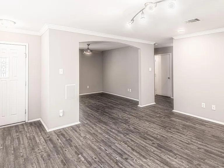 180 Onyx Lake Dr — Photo 4