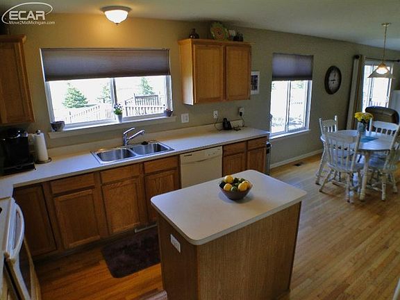 5th image of 7418 Waterfall Dr