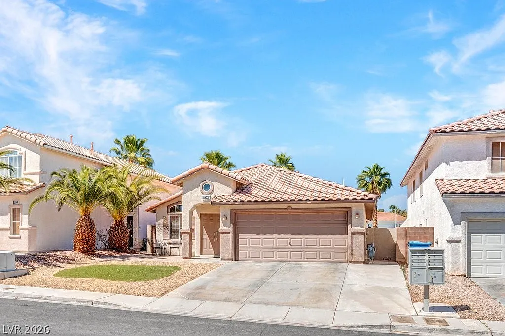 3 bed, 2.0 bath, 1582 sqft, $3,300 — Photo 1