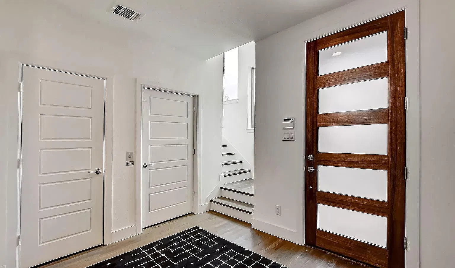 3 bed, 2389 sqft, $3,745 — Photo 3