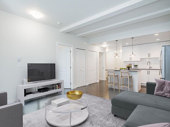 5th image of 16528 24a Ave #102