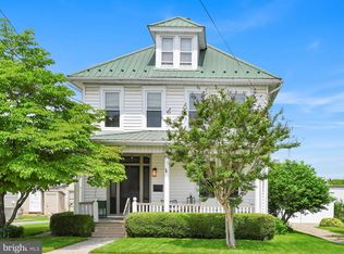 365 E Jackson St, New Holland, PA 17557