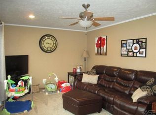 409 N Main St, Lennox, SD 57039