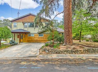 904 Hillview Dr, Ashland, OR