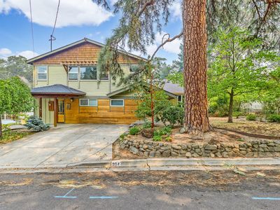 904 Hillview Dr, Ashland, OR, 97520
