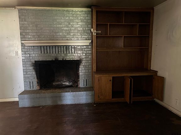 3rd image of 826 N Winnsboro St