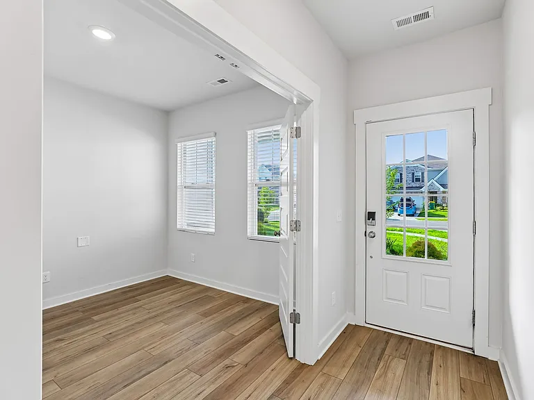 1615 Medinah Ln — Photo 4