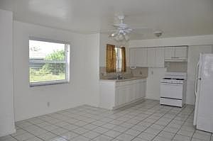 2nd image of 804 N F St APT B