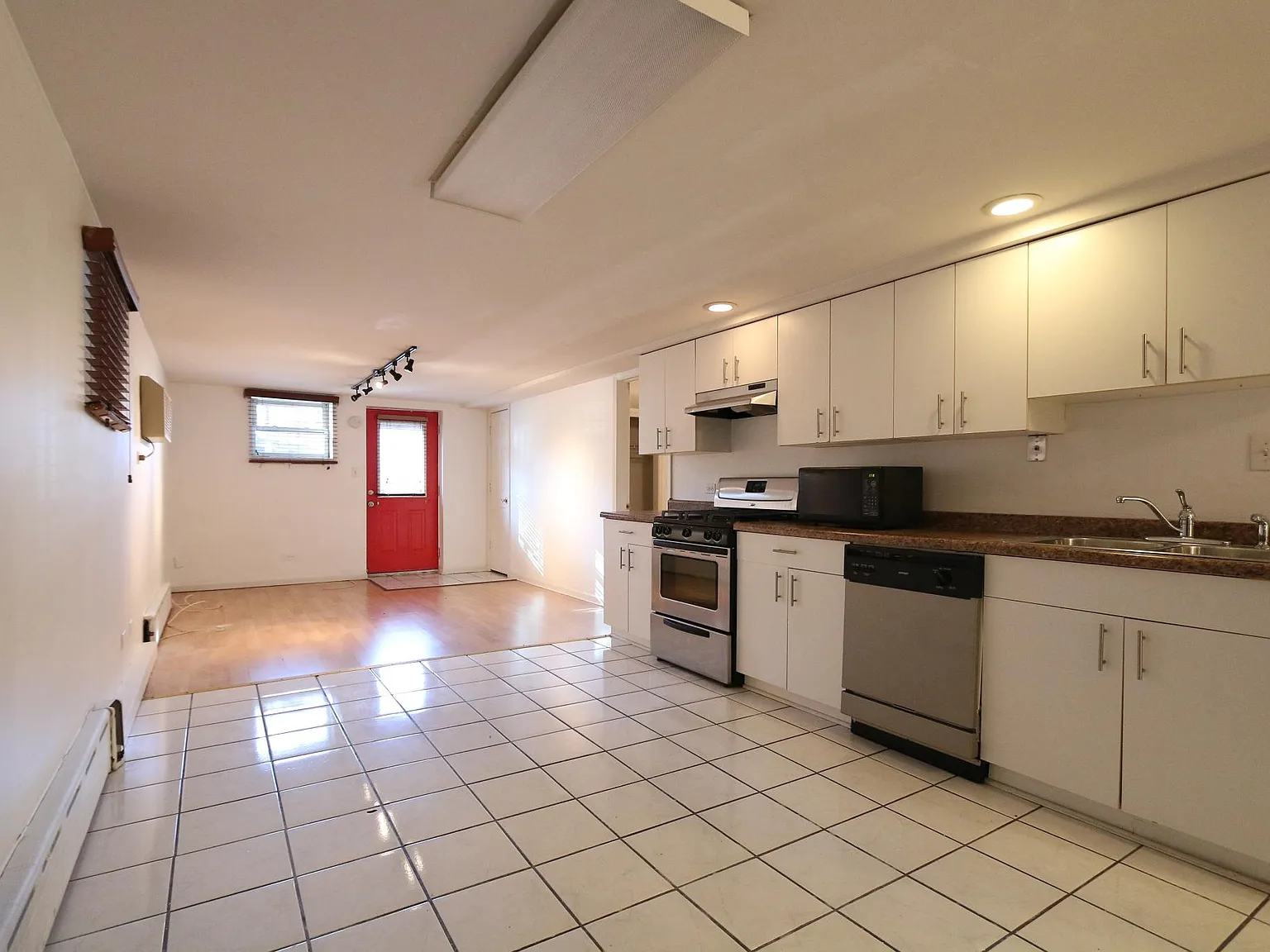 719 S Loomis St — Photo 3