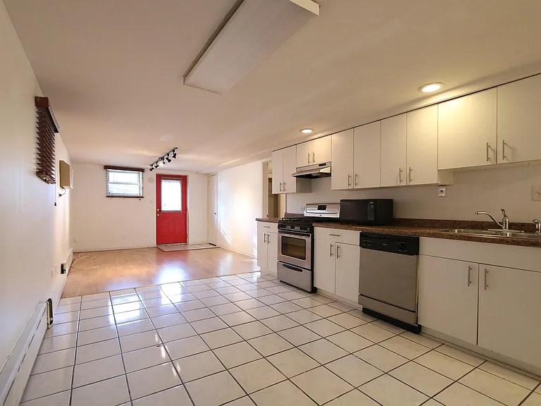 719 S Loomis St #GRD — Photo 3