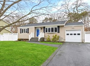 432 Bohemia Parkway, Sayville, NY 11782