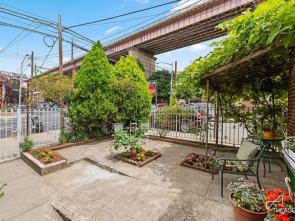 3rd image of 2259 21st St