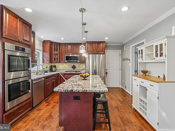 3rd image of 15432 Skyline Dr