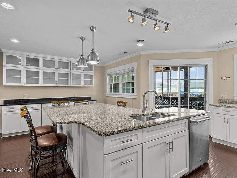 8711 Plantation Dr #302 — Photo 6