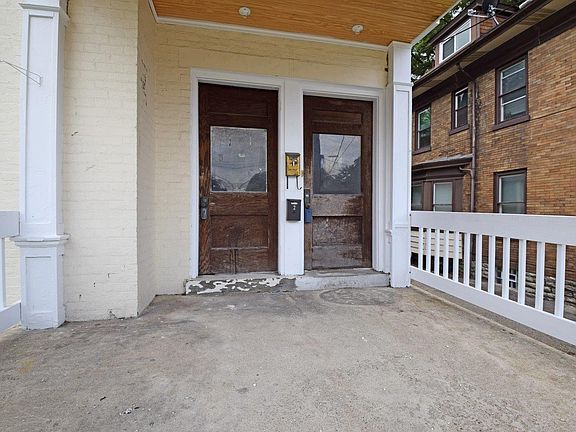 4th image of 1929 Hudson Ave #2