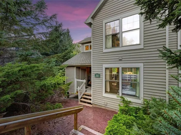 343 Hemlock Ln, Tannersville, PA 18372