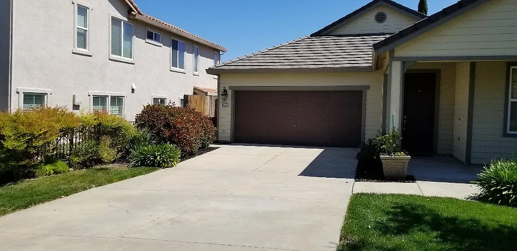3 bed, 2.0 bath, 1513 sqft, $2,950 — Photo 2