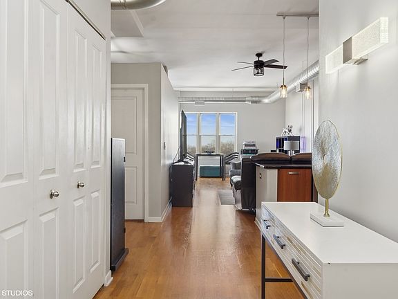 2nd image of 1225 W Morse Ave APT 510