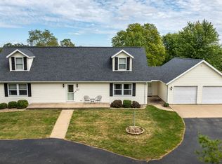 7219 S Walnut St, East Dubuque, IL 61025