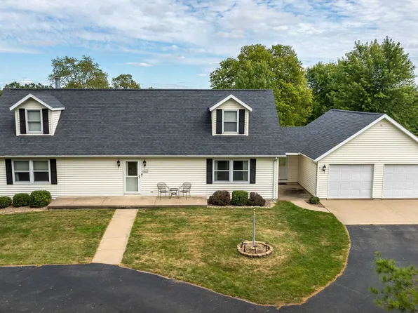 7219 S Walnut St, East Dubuque, IL 61025