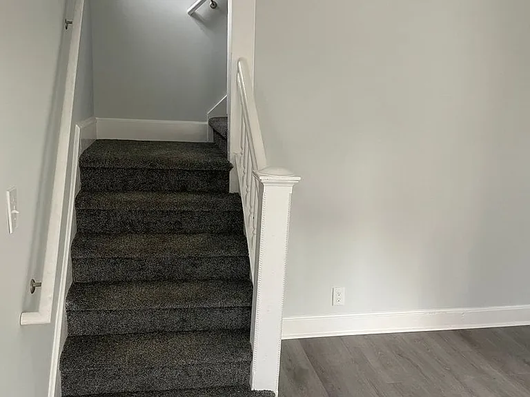 15 Duane Ave — Photo 20