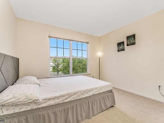 4th image of 62 Limerick Ln