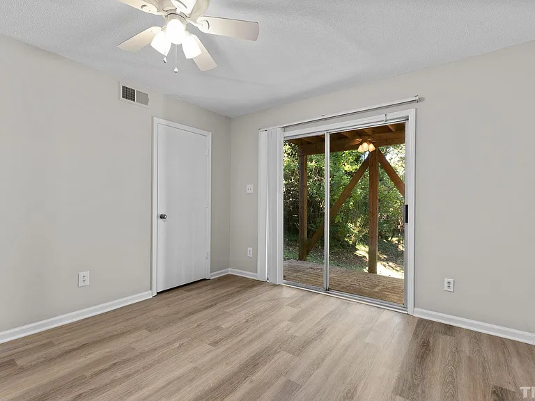 1823 White Oak Rd #B — Photo 10