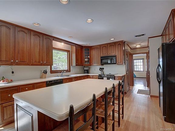 4th image of 152 Hampshire Dr
