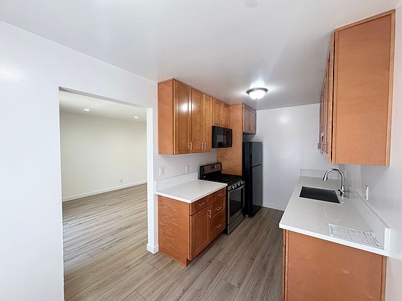 2nd image of 523 E Hazel St #7