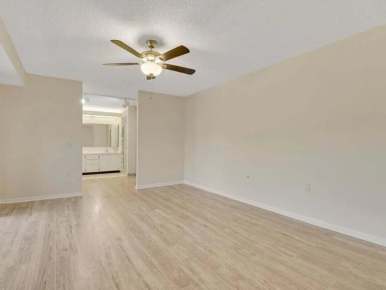 1304 13th Ln — Photo 8