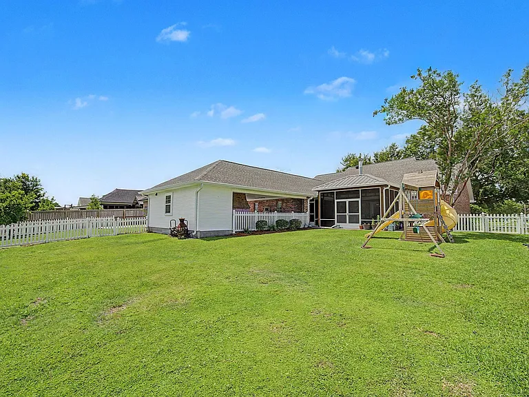 300 Cheyenne Dr — Photo 23