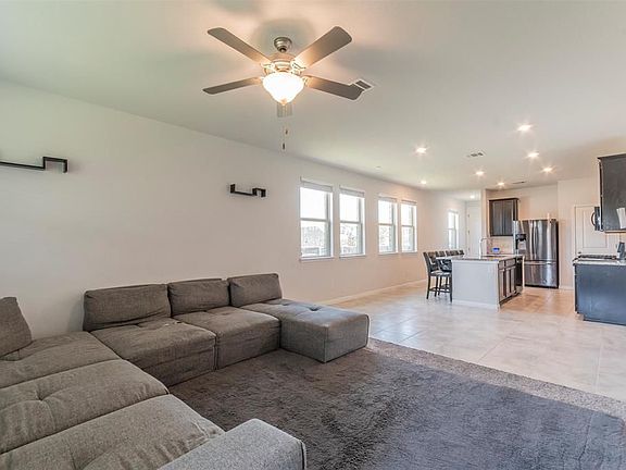 2nd image of 17326 Alturas Ave