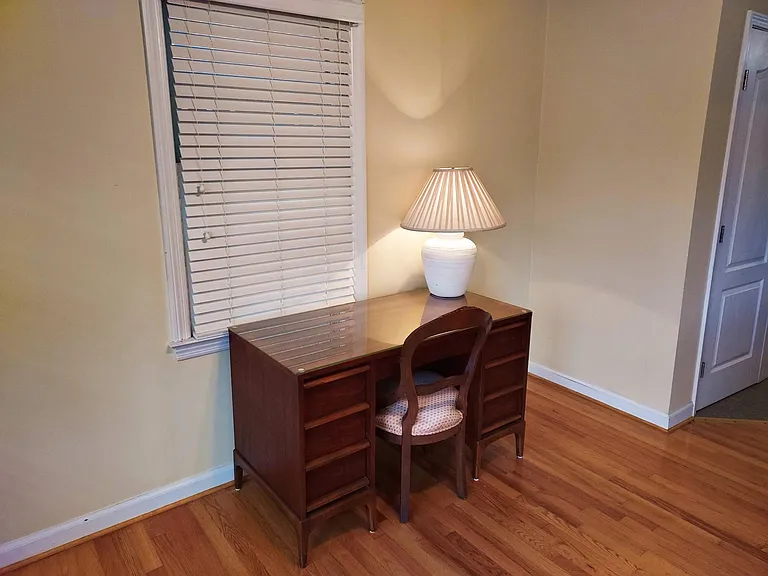 1316 Roberts St — Photo 13