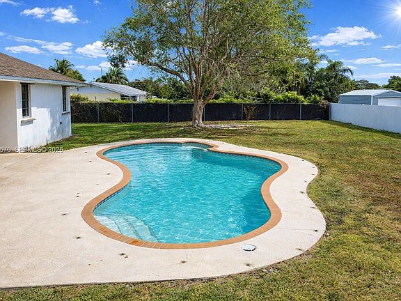 3rd image of 15920 SW 280th St