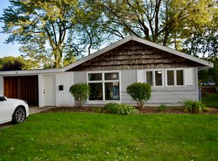 33 Helm Rd, Carpentersville, IL 60110